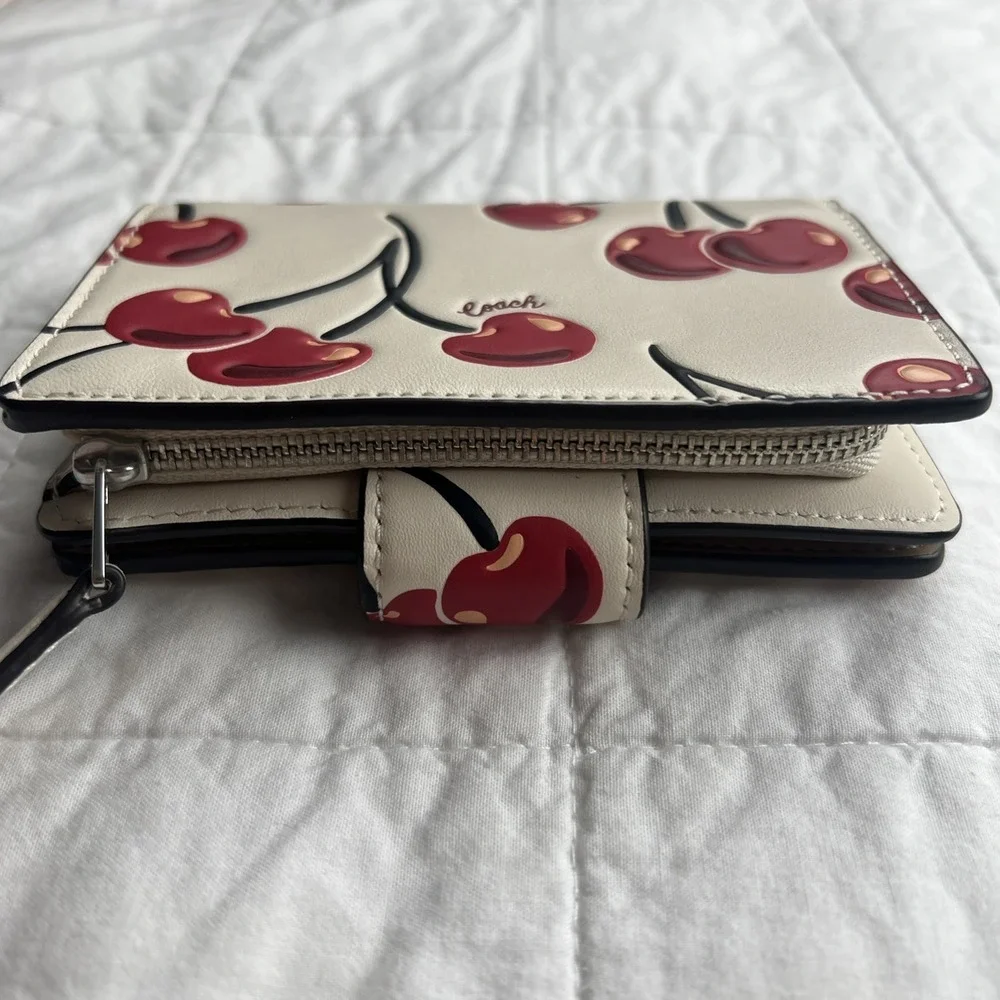 COACH CZ762 Women's Medium Corner Zip Wallet With Cherry ๐ Print Smooth Leather - Picture 9 of 10